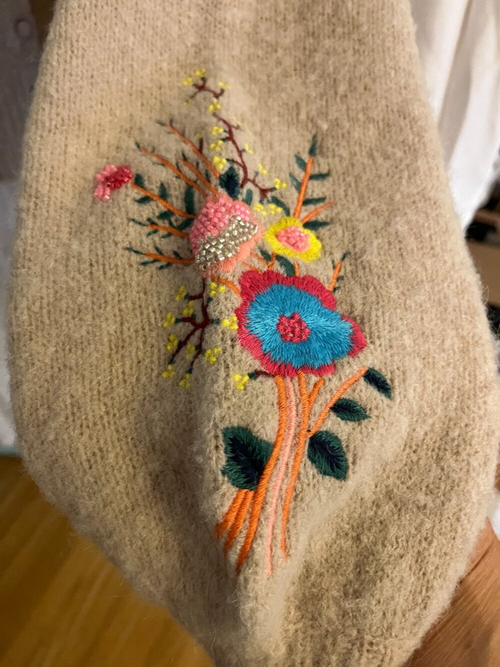 Festive sweater - Picture 3 of 4